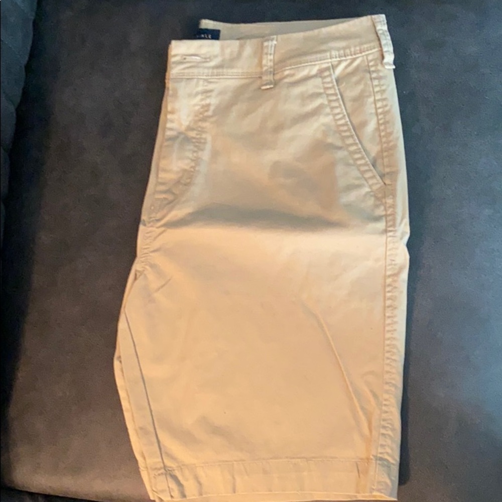 Men’s 32 Aeropostale khaki shorts